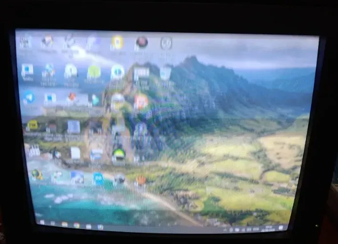 Monitor CRT Samsung PO17V105BN + Cabo VGA Bivolt (Com Defeito)