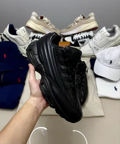 Tênis Nike Air Max 95 X Supreme Preto Couro