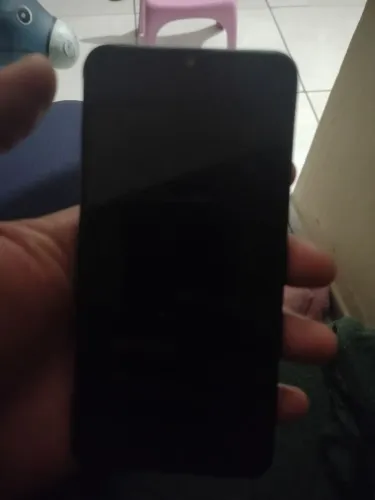 Vendo celular por 200 reais.