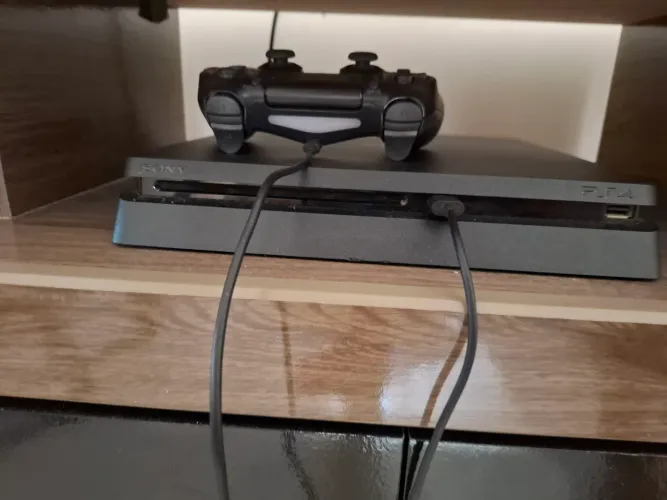 LEIA A DESCRIÇÃO PS4 Slim 1TB Semi-Novo e RARO + Controle Original e 3 Jogos