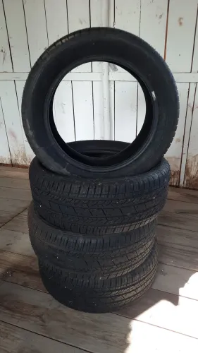 Vendo 4 pneus 225/50 R17