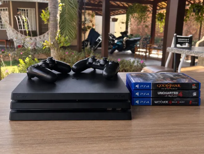 ps4 pro 1tb + 2 controles