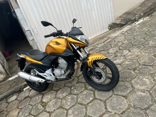 Vendo Honda cb 300 2010