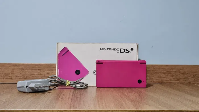 Nintendo DSi Rosa Chiclete + Jogos