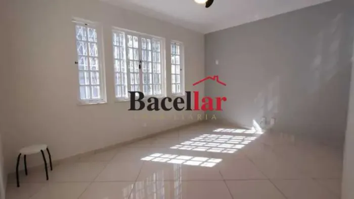 Casa com 3 Quartos, Varanda e Vaga à Venda na Tijuca!!! Próximo ao Metrô Uruguai!!! rj