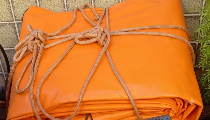 Vende-se lona laranja usada, em excelente estado!
