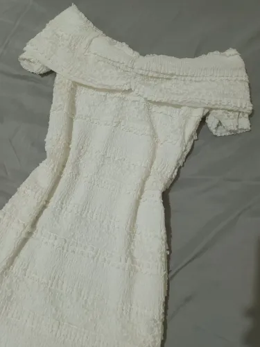 Vestido de bico branco tam U estica bem