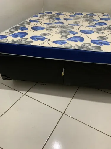 Guarda roupa e cama semi novo