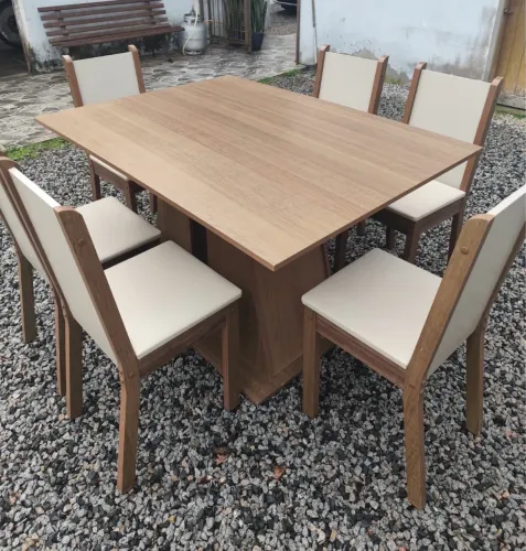 Vendo mesa com 6 cadeiras