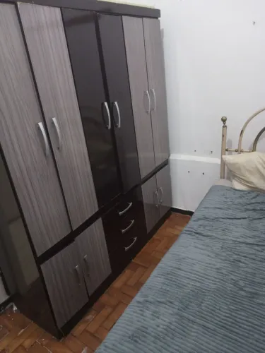 ALUGO UM QUARTO DCL NO CENTRO 