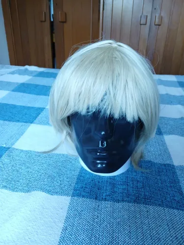 Peruca cosplay loira genérica curta