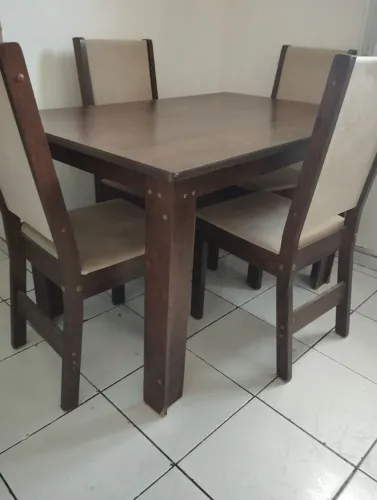 Mesa 4 cadeiras em MDF