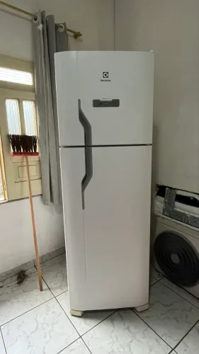Geladeira Eletrolux 220v