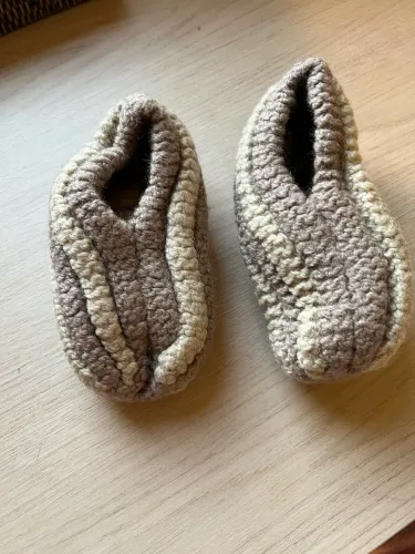 Pantufa infantil em tricô