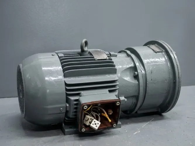 MOTOR ELÉTRICO WEG 7,5 CV - TRIFÁSICO