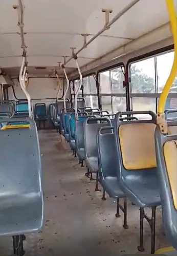 Vende-se ônibus 2006 