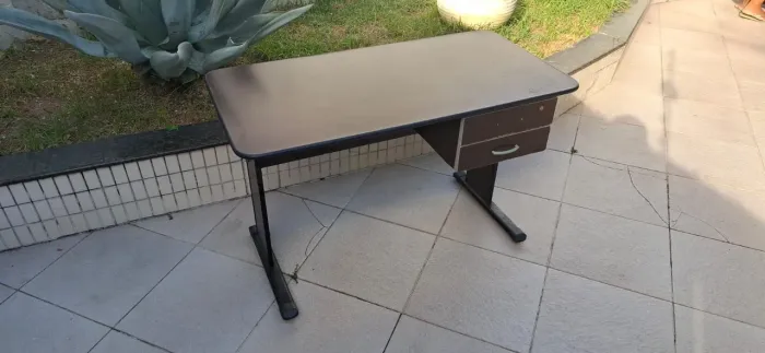 Mesa de Escritório Individual com Gaveta