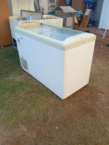 Vendo freezer metalfrio 400 litros