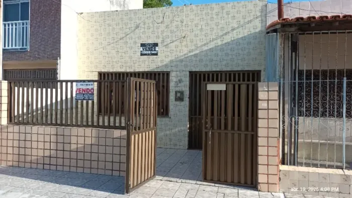 CASA + TERRENO no Bairro Siqueira Campos em Aracaju com 03 quartos e grande Área