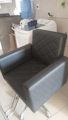 Vendo cadeira de salão, ótimo estado 