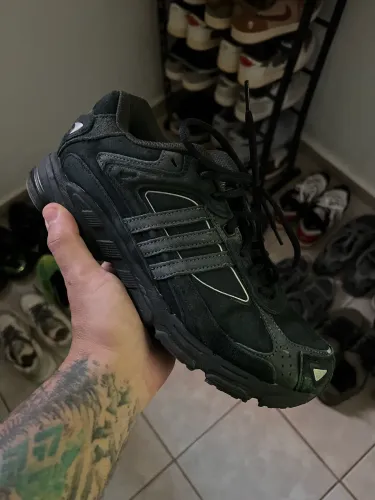 Adidas response cl triple black