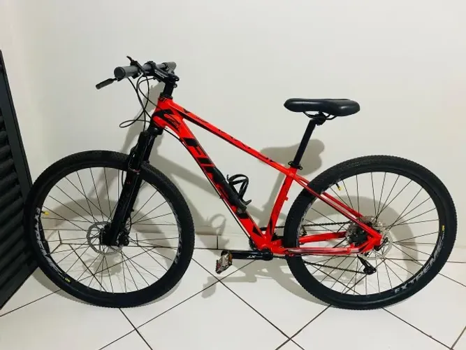 Bicicleta First Athymus Aro 29 - Montagem diferenciada, alto desempenho