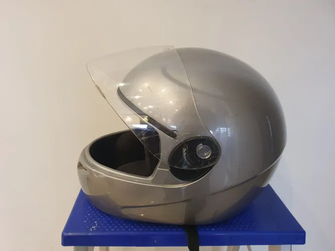 Capacete cinza / número 58 / jacarei 