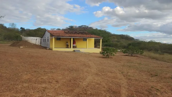 vende - se sitio zona Rural de Monteiro( Salinas
