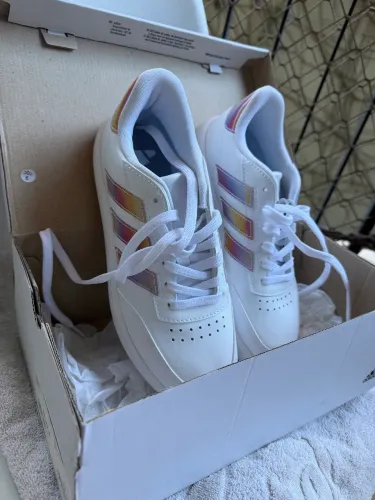 tênis adidascourtblock novo na caixa tamanho 38