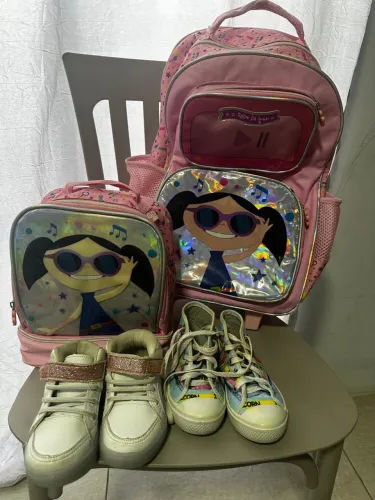 Mochila de rodinha e lancheira + Tênis no precinho