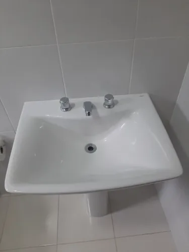 Pia / lavatório com coluna, torneiras e válvula 