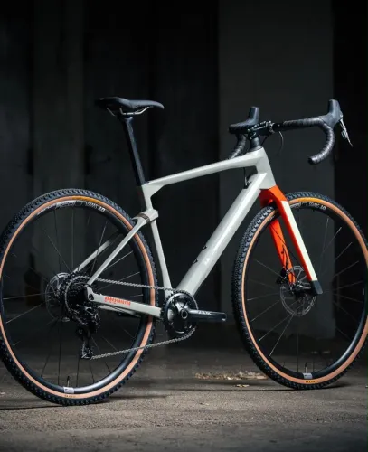 BMC URS - Gravel de carbono | SRAM Rival 1 | DT Swiss