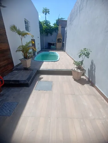 Aluga-se casa com piscina 2 qt |1 bh, segunda quadra, Enseada das Gaivotas, Rio das Ostra