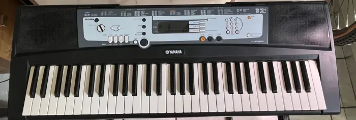 Teclado Yamaha PSR E213
