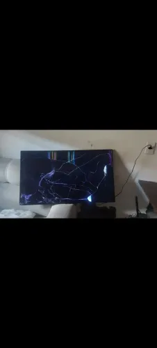 Tv com a tela quebrada