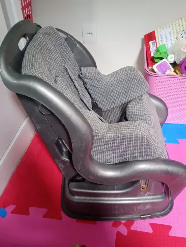 Cadeirinha infantil de automóveis