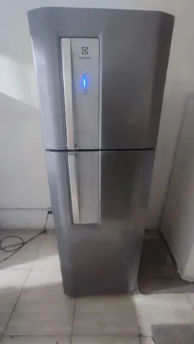 VENDO GELADEIRA ELECTROLUX DF42 FUNCIONANDO PERFEITAMENTE 