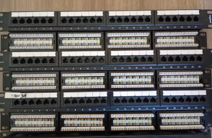 6 PATCH PAINEL LEGRAND CAT5E + GUIA DE CABOS