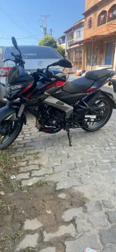 BAJAJ DOMINAR NS200 2025
