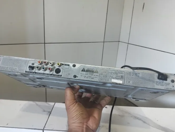 Dvd player de alta qualidade, nunca quebrou e está em excelente estado.