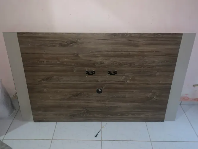 Painel de TV Amadeirado com Fita LED e Suporte
