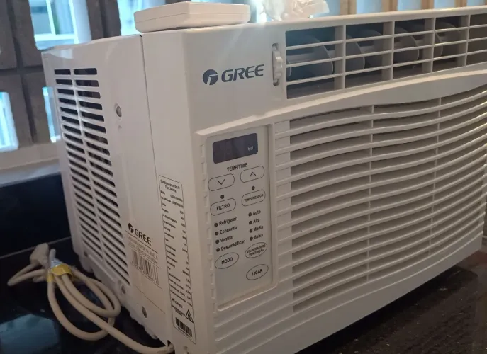 Ar-condicionado Eletrônico de Janela Compacto 7000 BTU