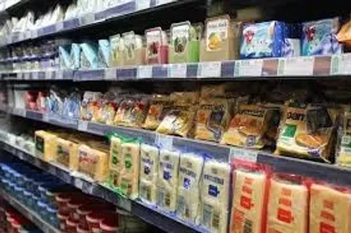 Auxiliar de loja e reposicao de produtos em prateleiras