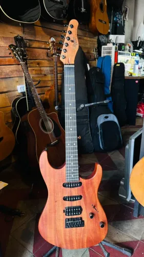 GUITARRA TAGIMA STELLA