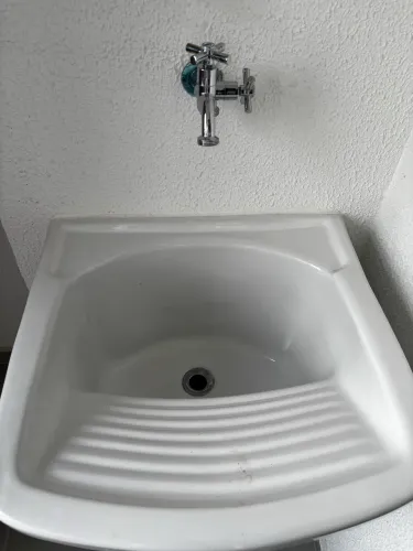 Tanque lavatório  nunca utilizado 