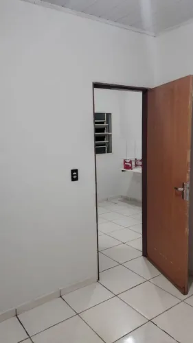 Alugo casa residencial Arica próximo ao ponto final do santa Laura aõ fundo do belita