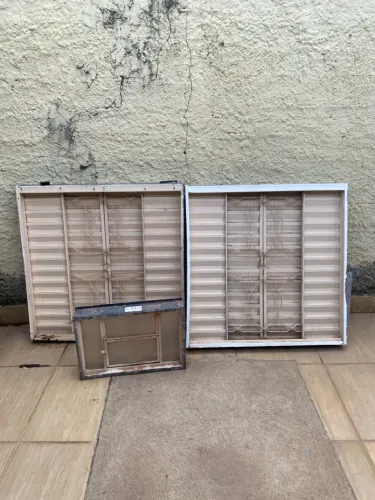 Vende-se 3 Janelas