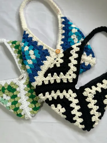 Lançamento! Bolsa de crochê estilo hobo + brinde