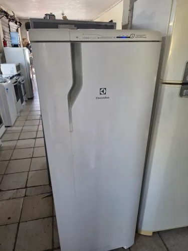 Geladeira Electrolux funcionando perfeitamente frosfree