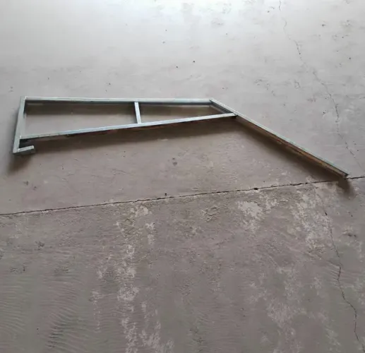 Suporte metálico para instalação de rede de proteção, configuração 2,00 x 6,00 m.